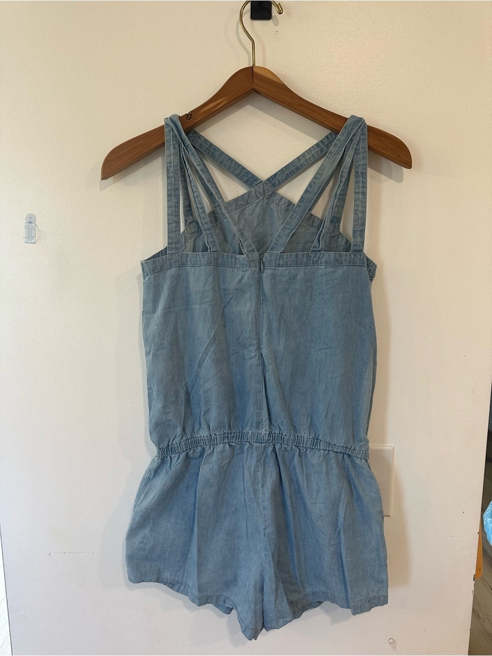 Fabletics Liza Chambray Romper Women's Size XS Light Wash Crossback Sleeveless - Picture 5 of 7